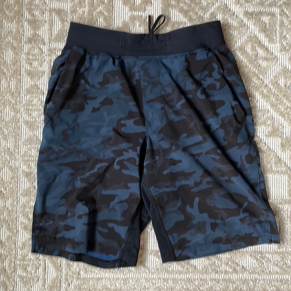 Mens XS lululemon camo shorts!
